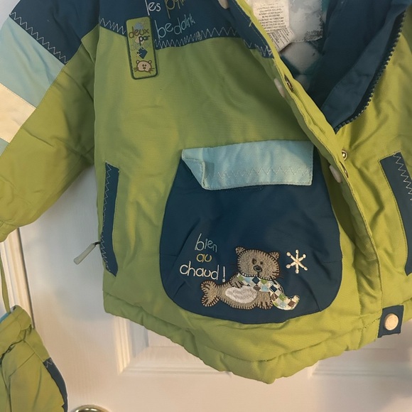 Duex par Duex snow jacket. Pockets, removable hood, flannel inserts. Mittens - Picture 2 of 5